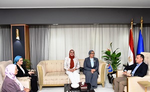 محافظ أسوان يستقبل وفد المجلس القومي للمرأة لتعزيز تمكين المرأة 